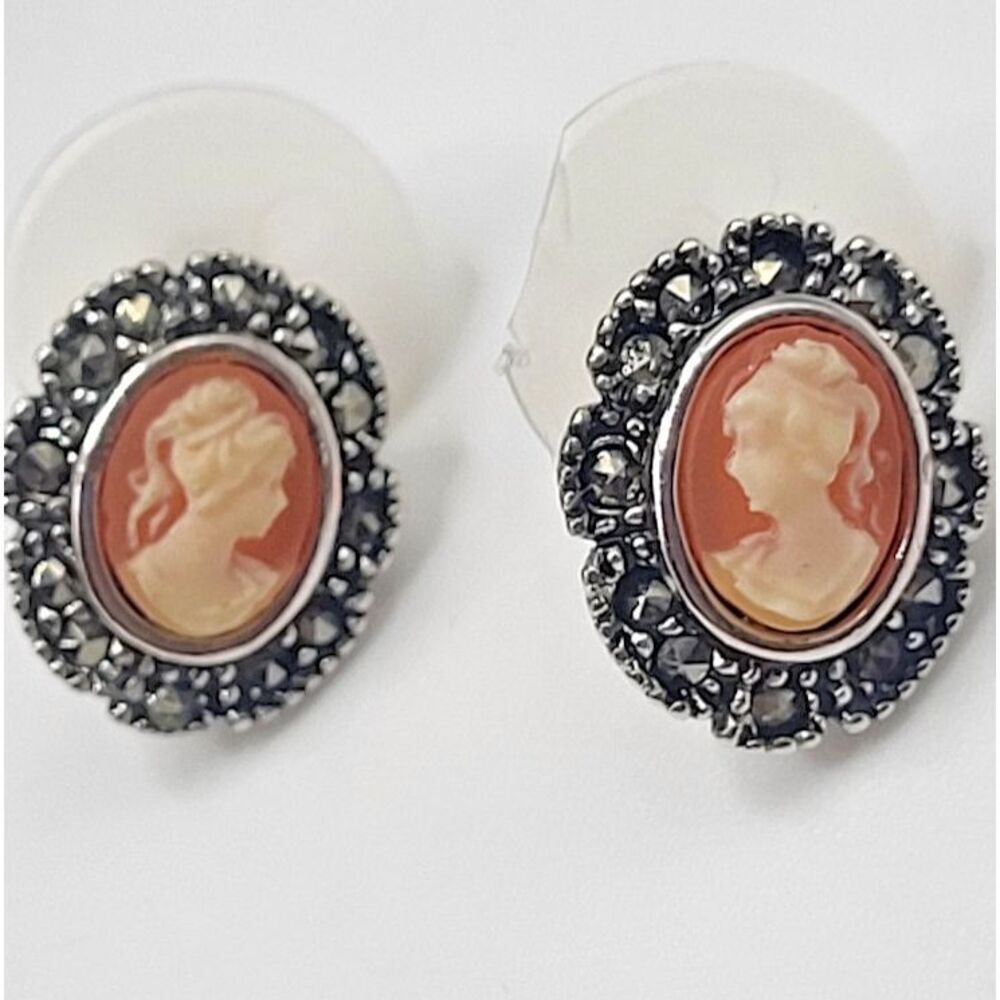 Gorgeous Vintage Marcasite Cameo Post Stud Earrings 0.5in